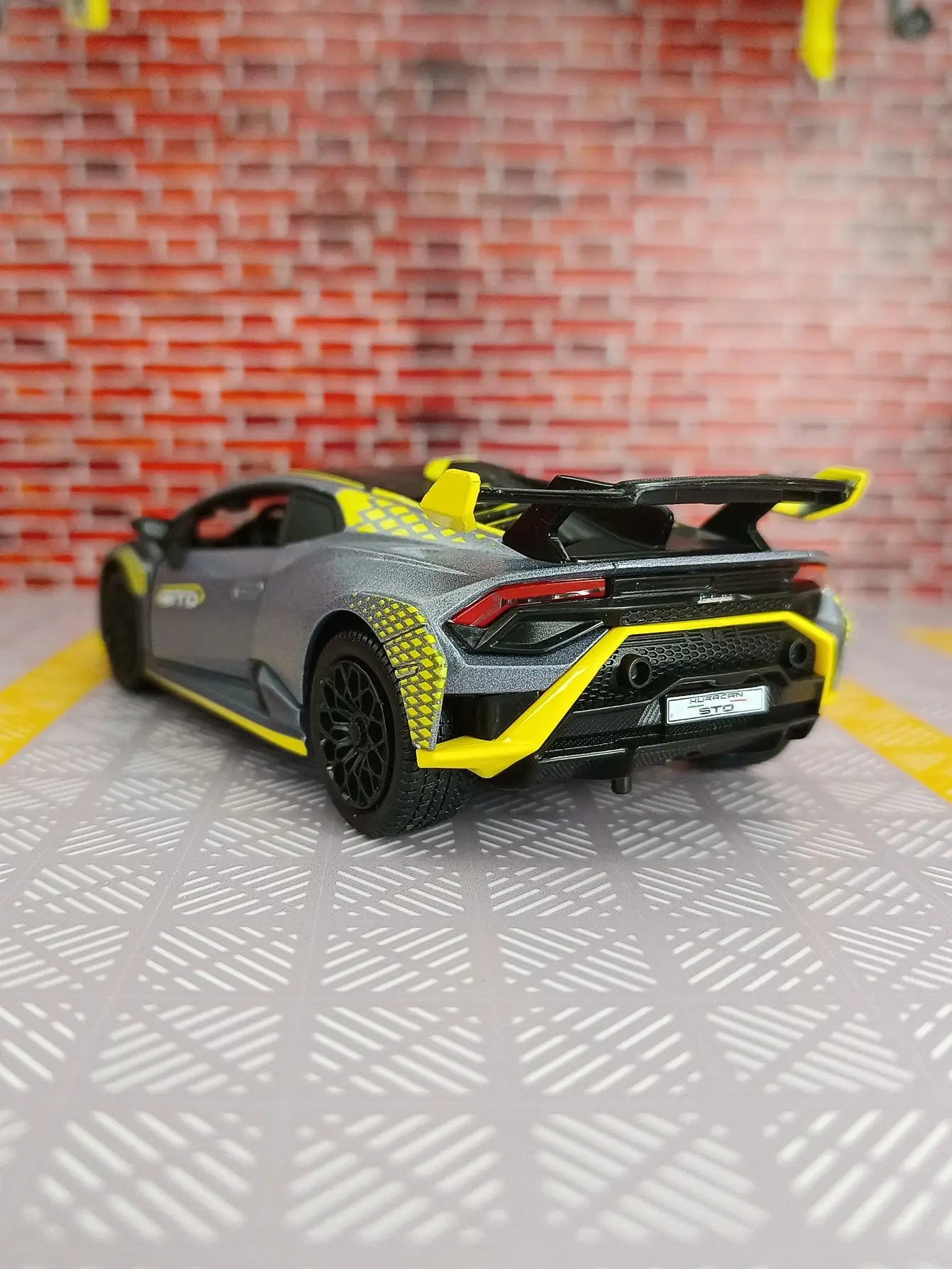 Lamborghini STO 1:32