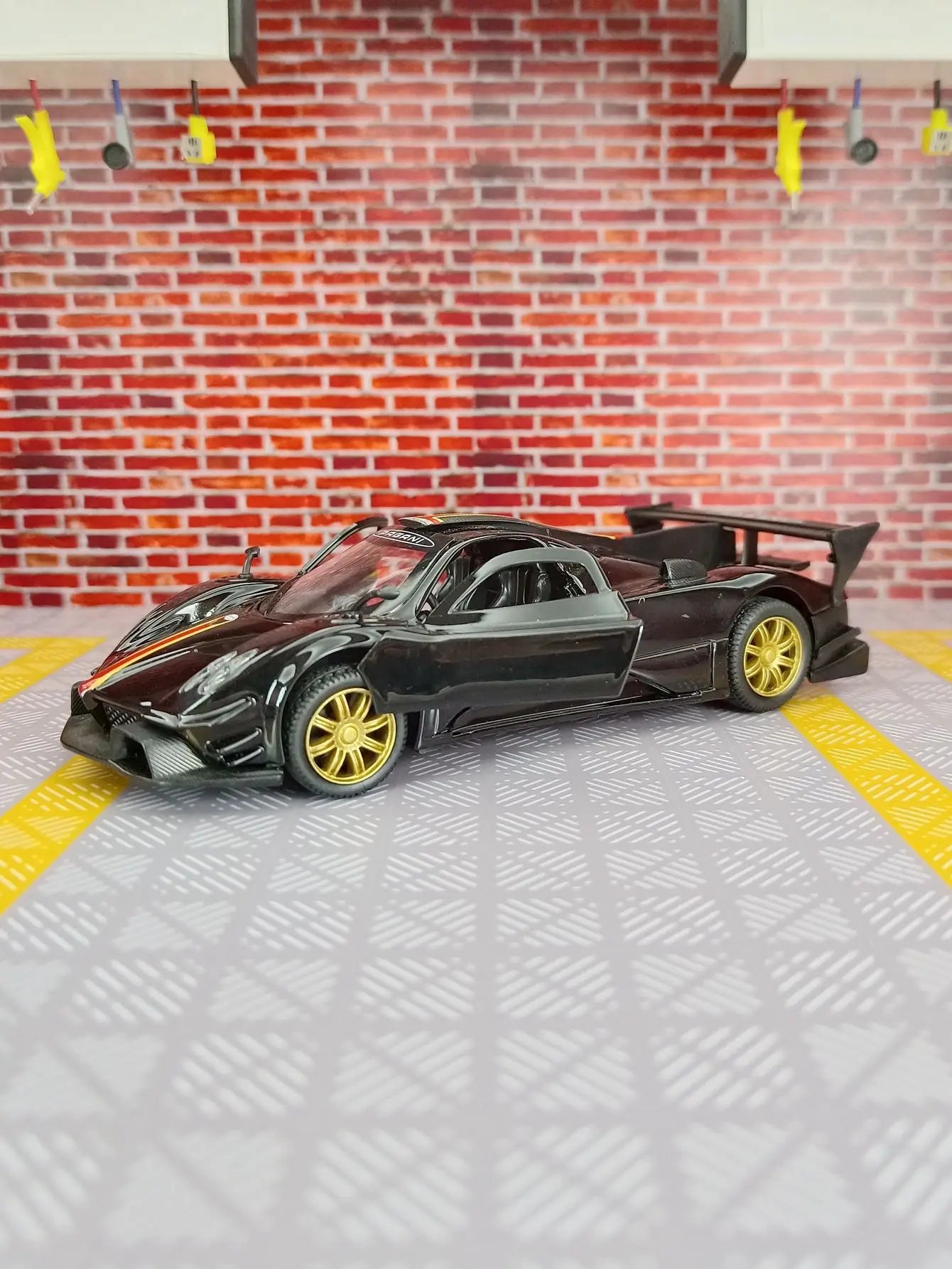 Pagani Zonda 1:31