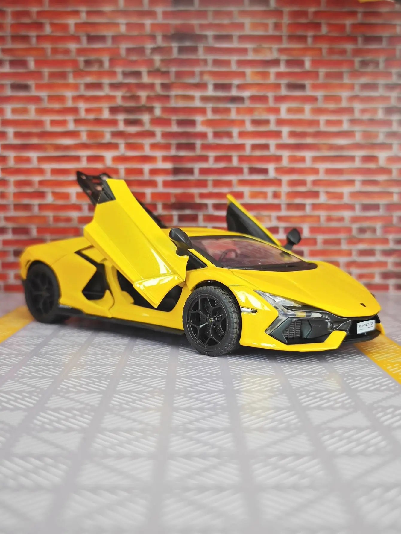 Lamborghini Revuelto 1:32