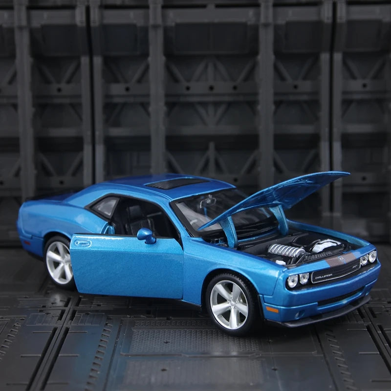 Dodge Challenger SRT8 1:24