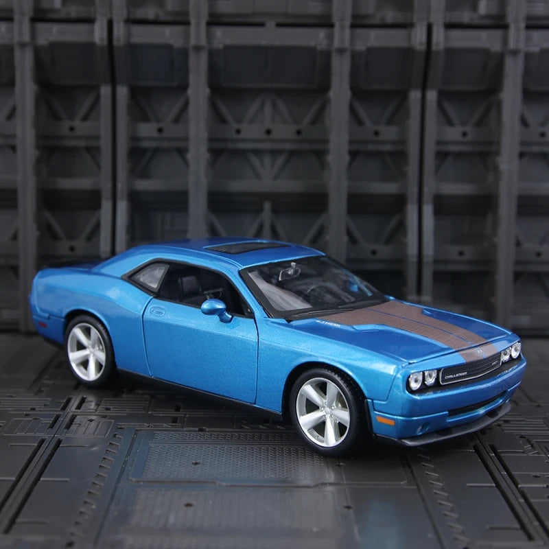 Dodge Challenger SRT8 1:24