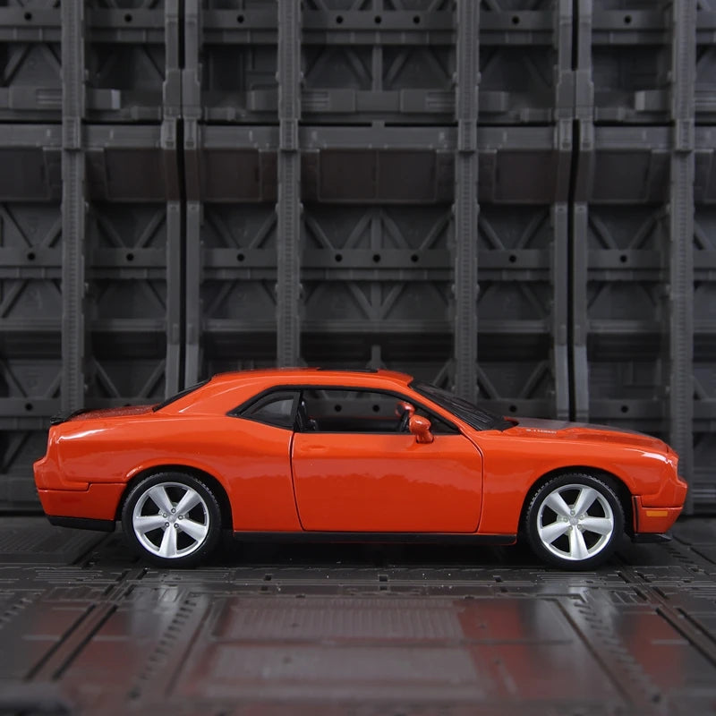 Dodge Challenger SRT8 1:24