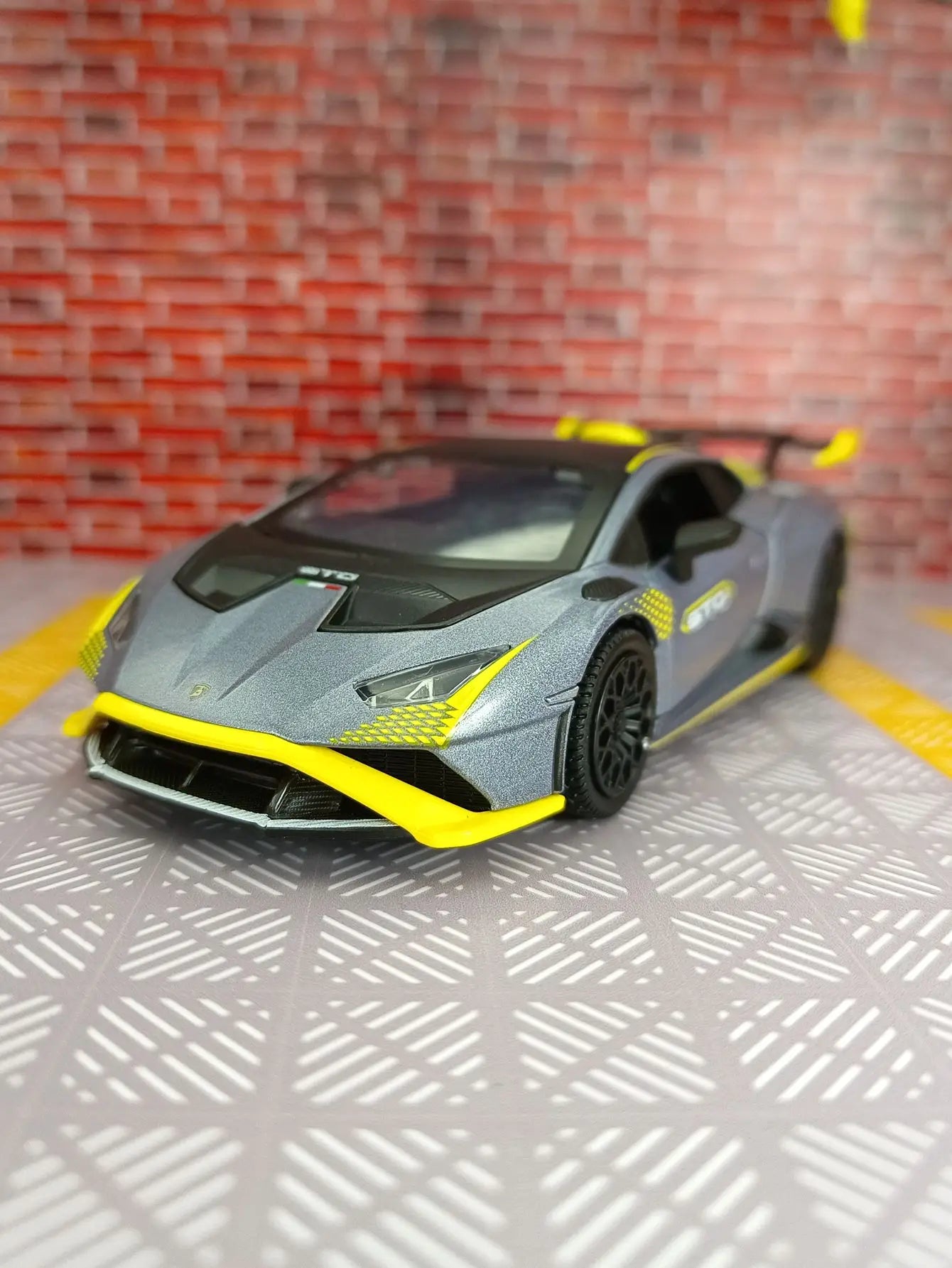 Lamborghini STO 1:32