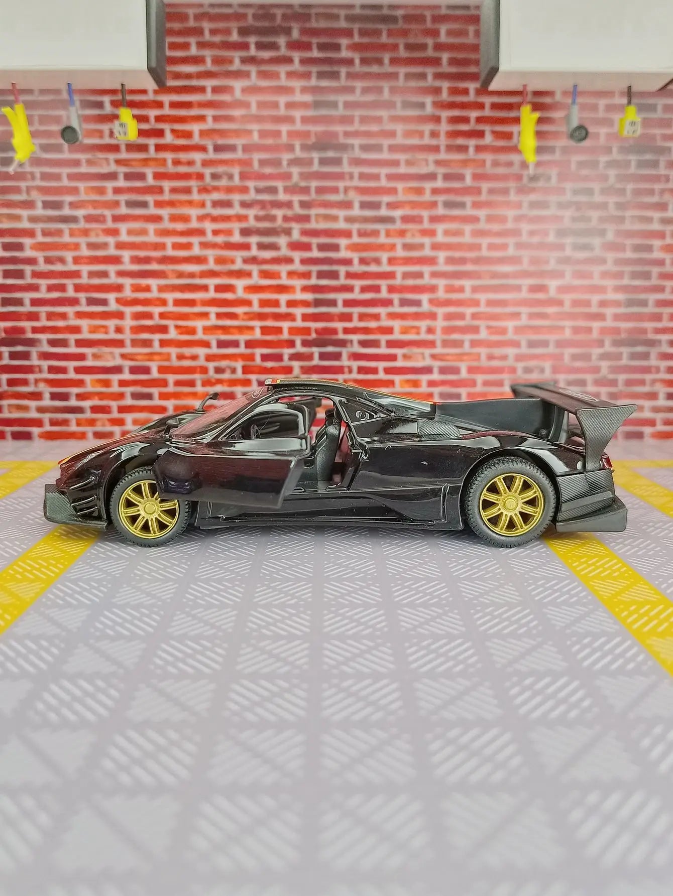 Pagani Zonda 1:31