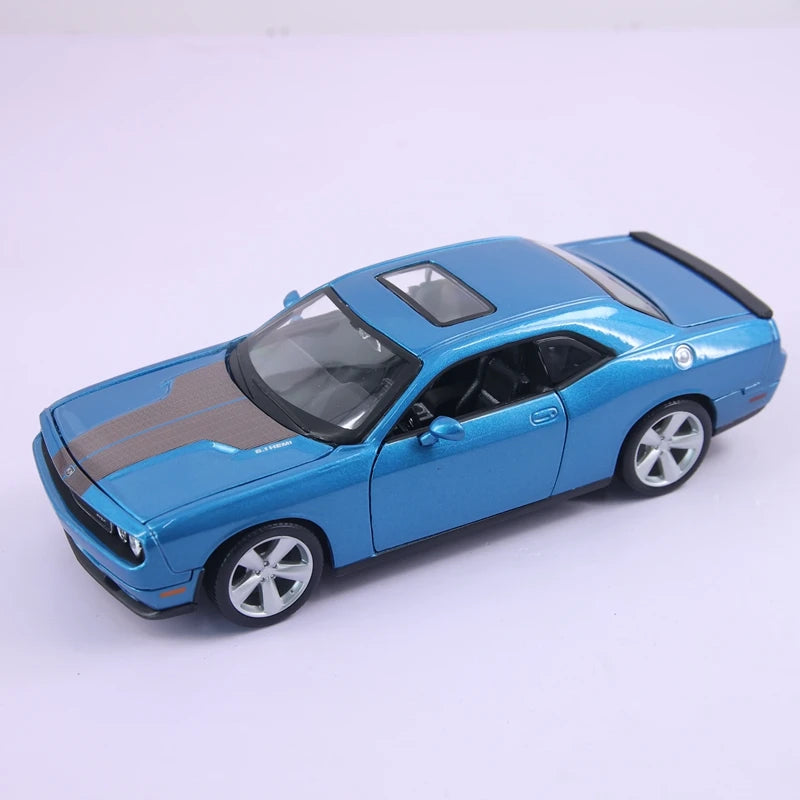 Dodge Challenger SRT8 1:24