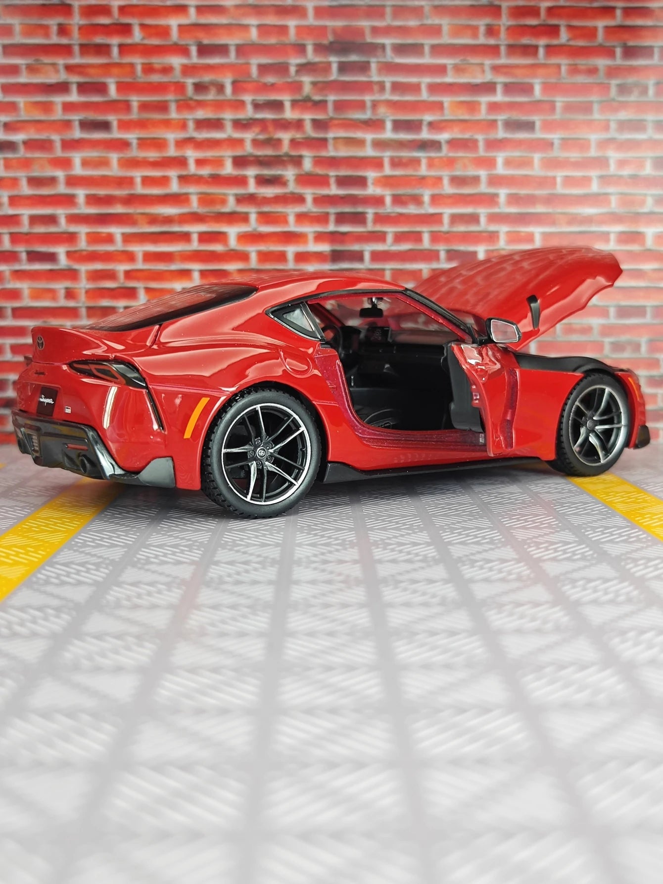 Toyota GR Supra 1:24