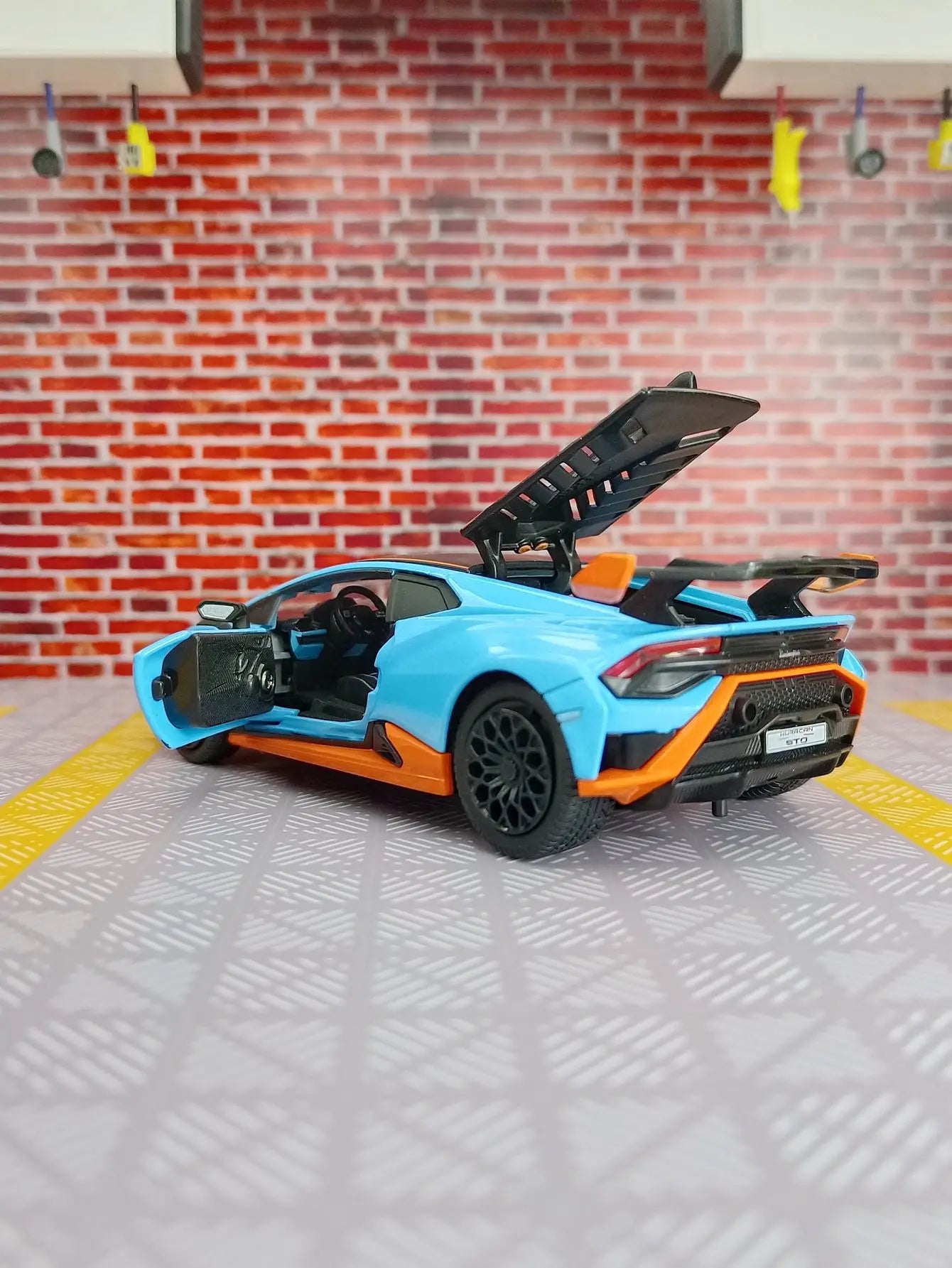 Lamborghini STO 1:32