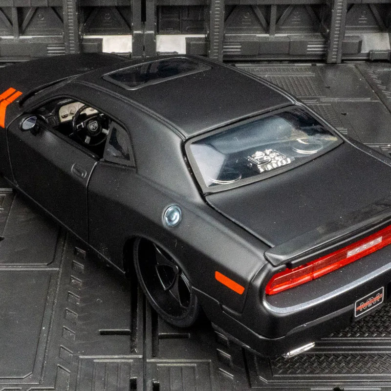 Dodge Challenger 1:24