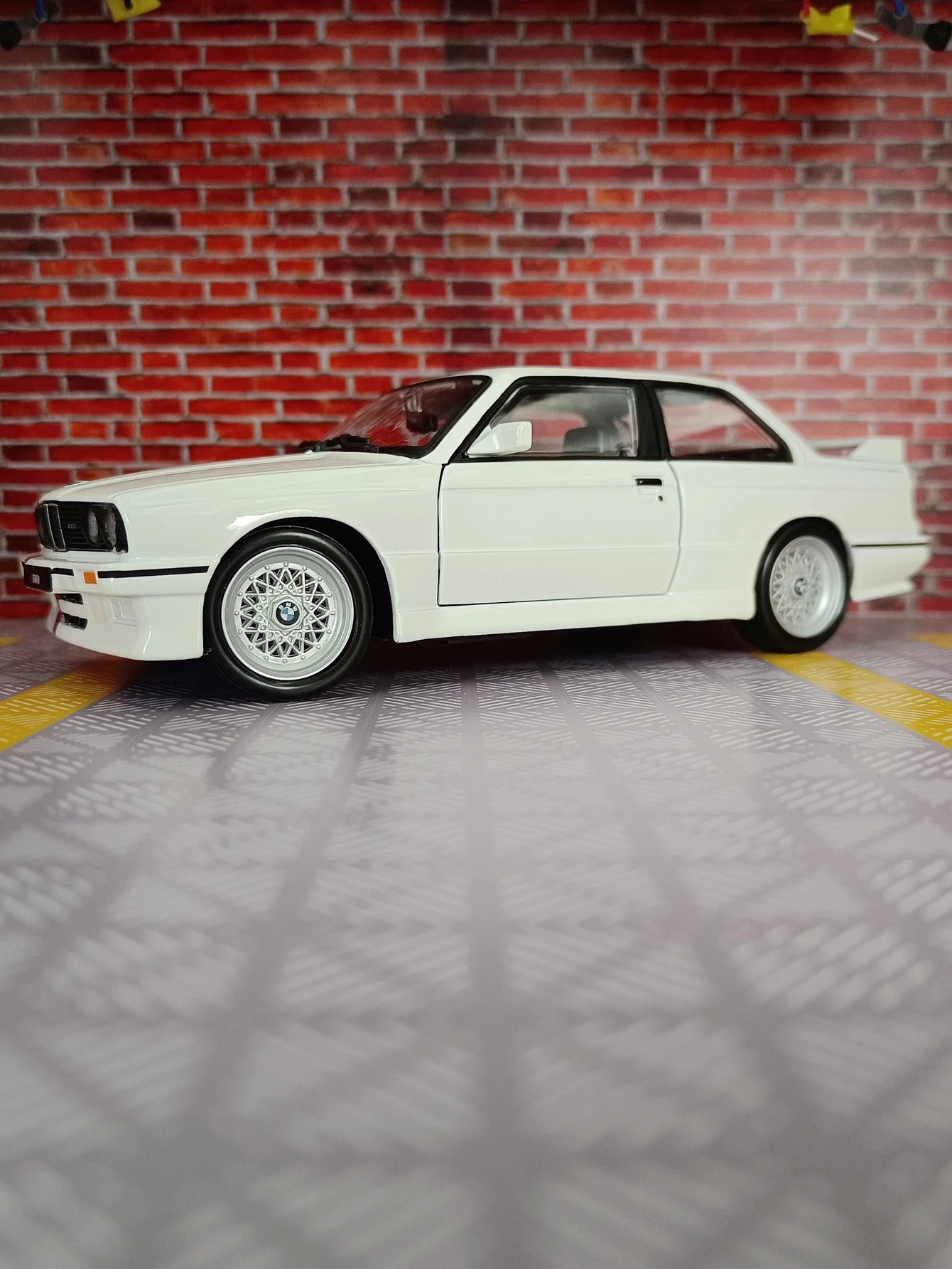 BMW M3 E30 1988 1:24