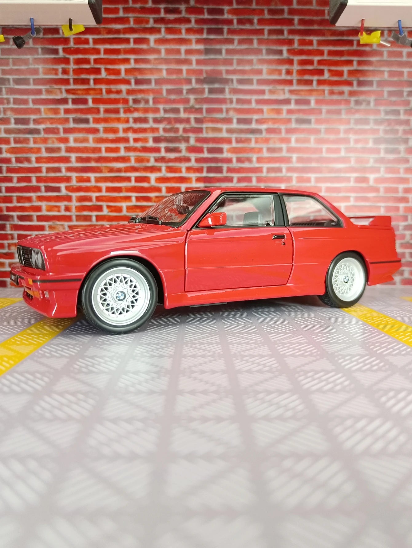 BMW M3 E30 1988 1:24