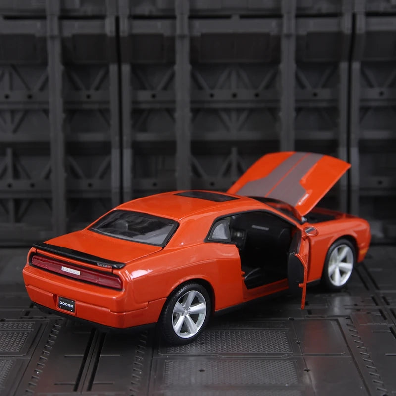 Dodge Challenger SRT8 1:24