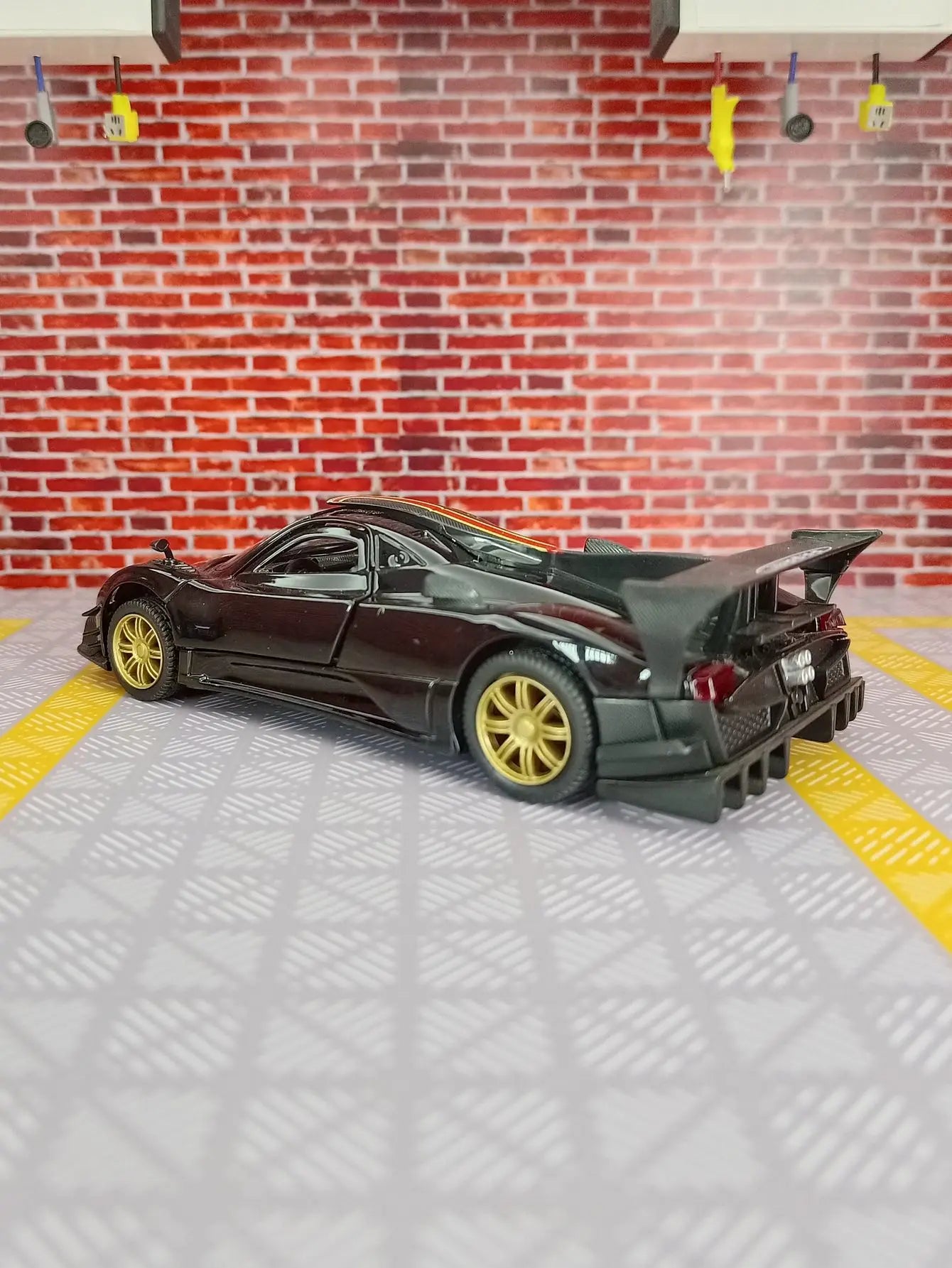 Pagani Zonda 1:31