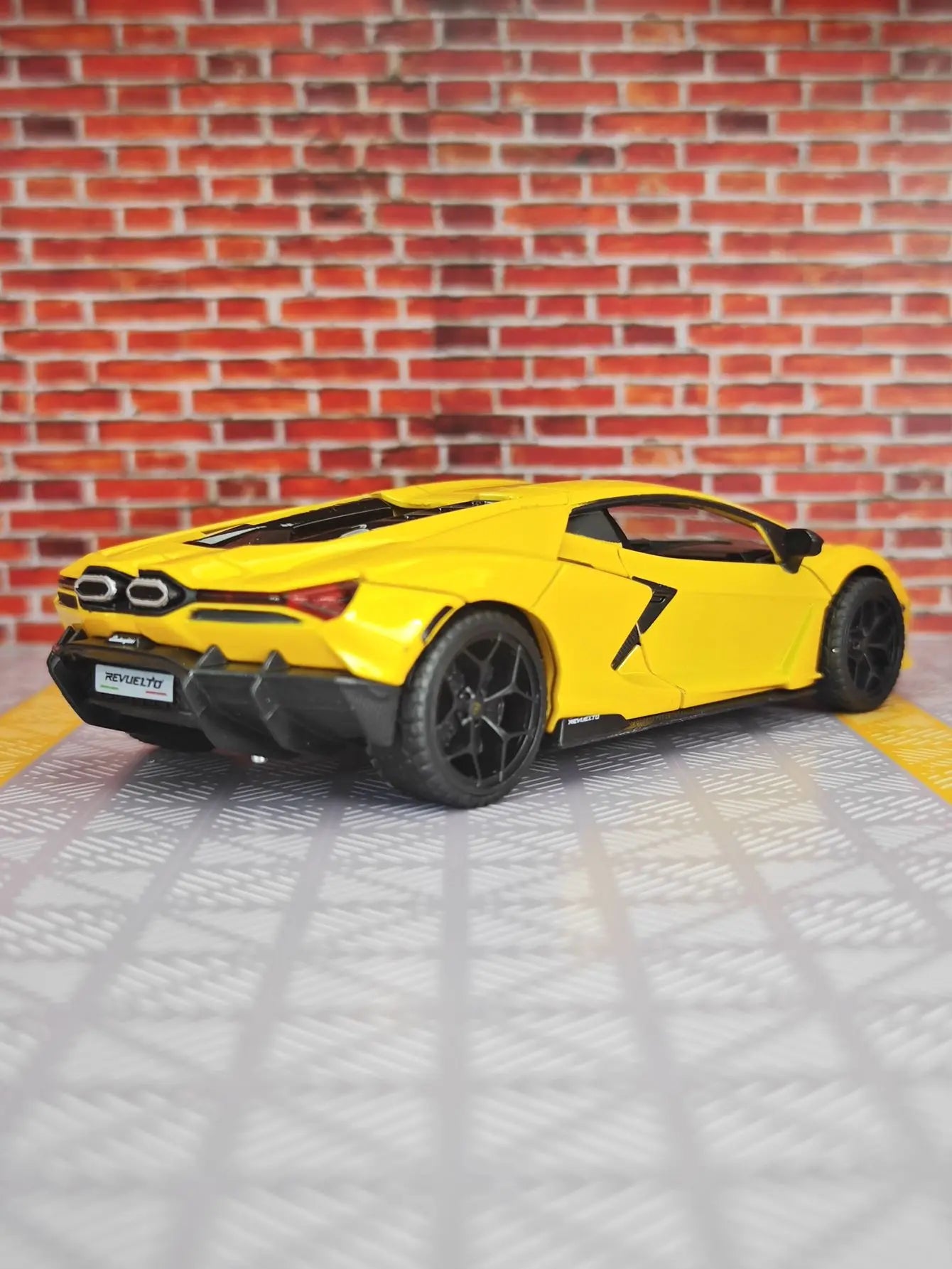 Lamborghini Revuelto 1:32