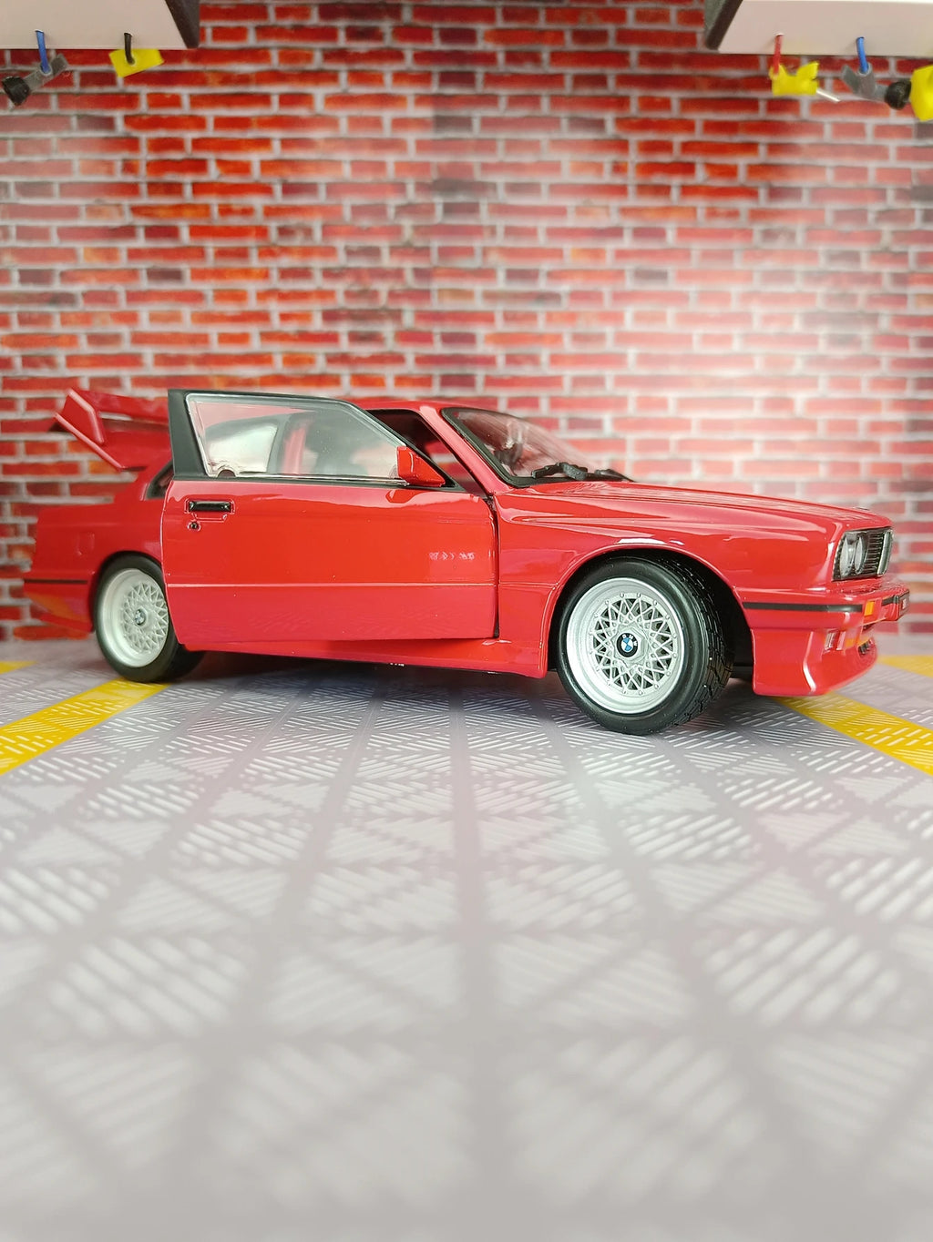 BMW M3 E30 1988 1:24